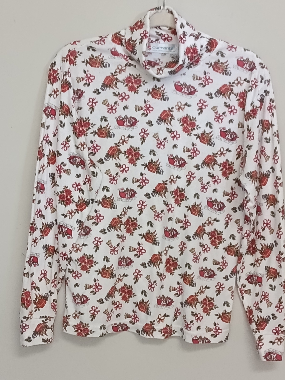 VTG Currants Pointsetta Holly Holiday Sled White Red Long-Sleeve Turtleneck L